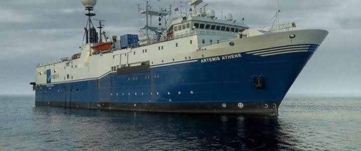 274358