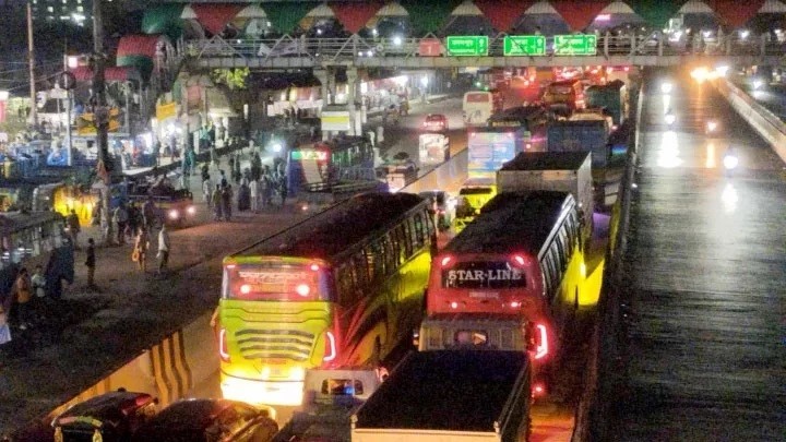 368543